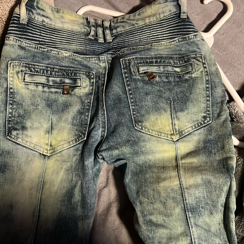 Balmains size 29 I paid a couple hundred dollars for them but they no longer fit